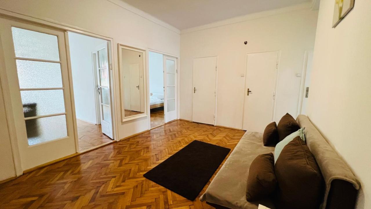 Apartamento Cosy Flat In The Heart Of Praga Exterior foto