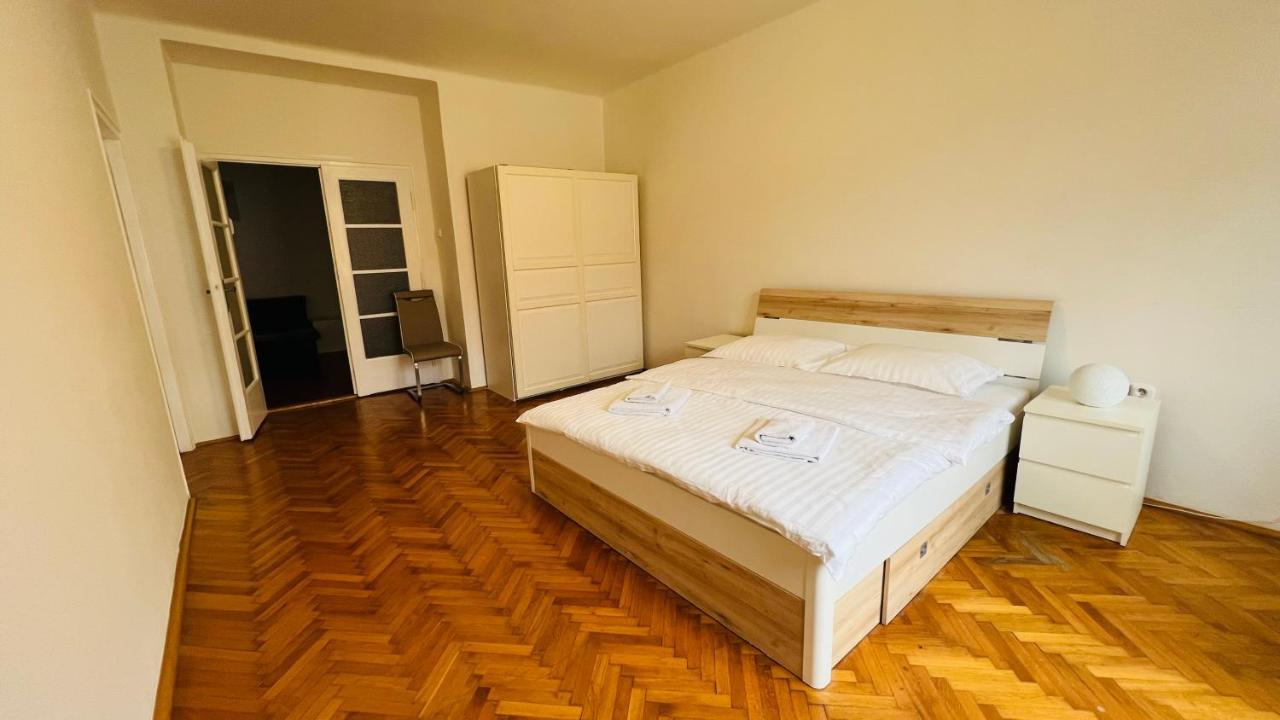 Apartamento Cosy Flat In The Heart Of Praga Exterior foto